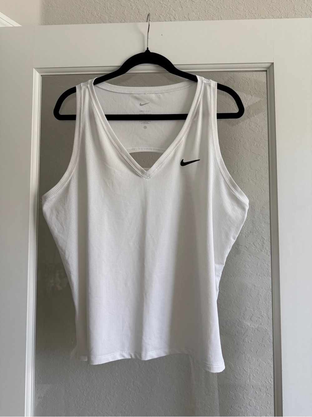 Nike Dri-FIT White V-Neck Racerback Workout Tank Top XL